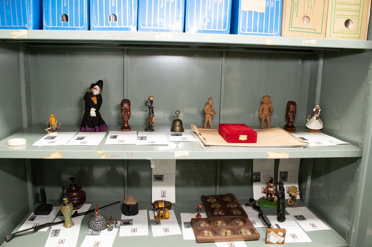 Objetos e esculturas coleção Thereza Santos