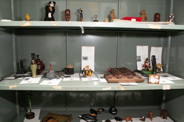 Objetos e esculturas coleção Thereza Santos