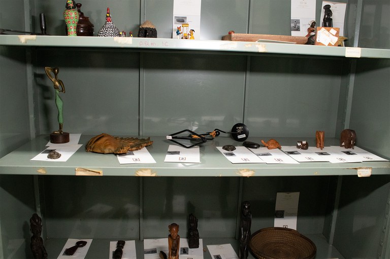 Objetos e esculturas coleção Thereza Santos